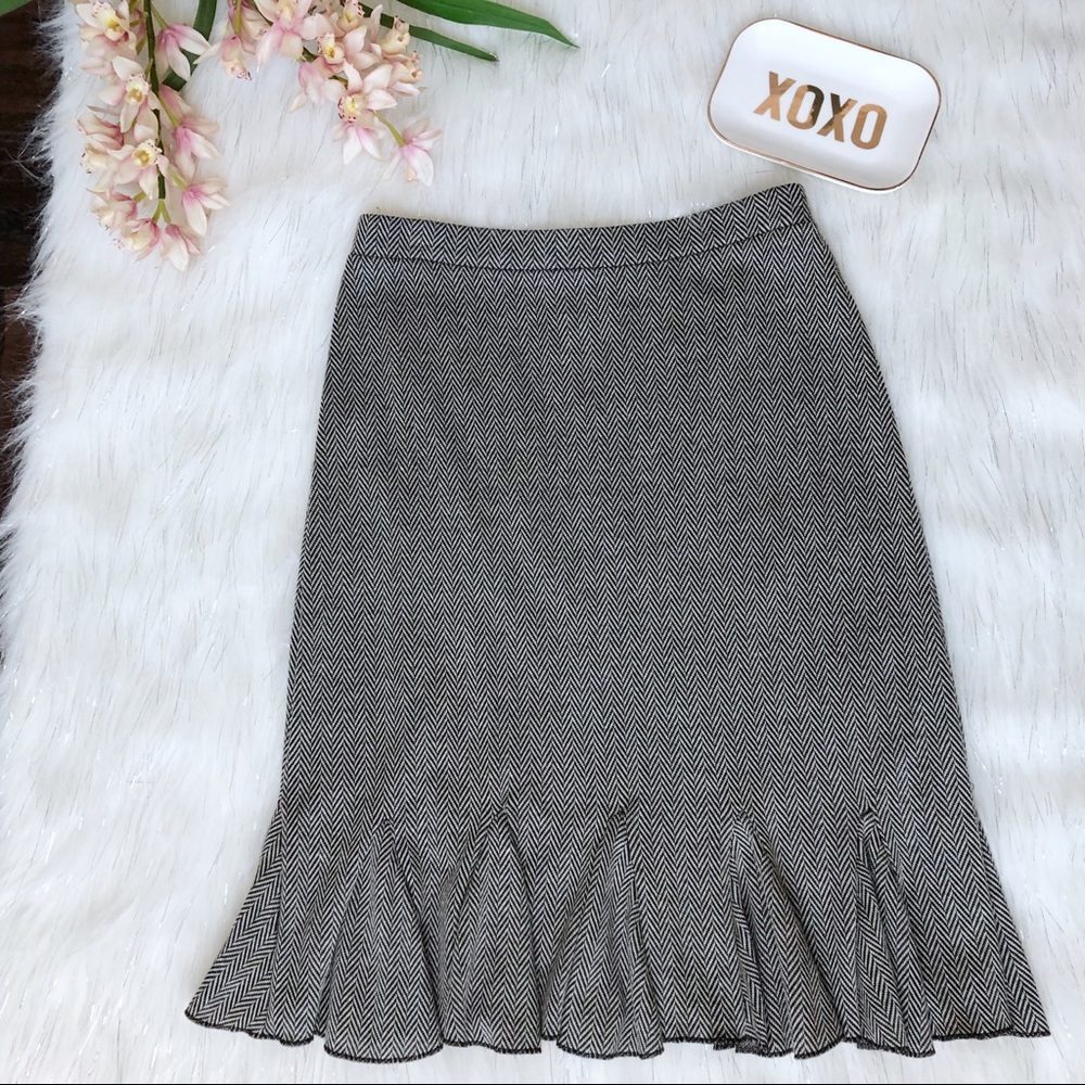 🛍SOLD🛍 NWT WHBM Ruffle Bottom Skirt